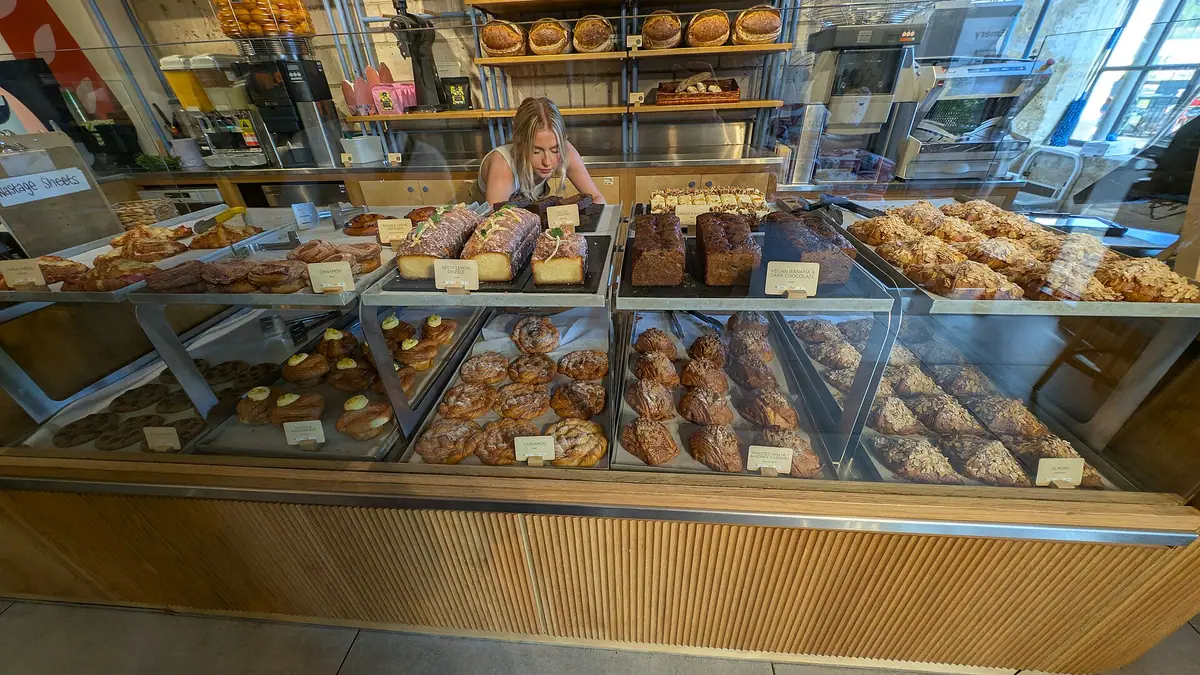 G. Cotton Baker and Confectioner – bakery in Bitterne Park, Southampton